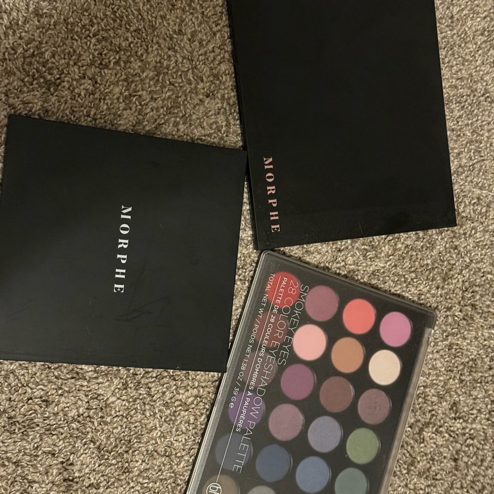 Eyeshadow palette bundle